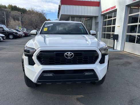 Used 2024 Toyota Tacoma TRD Off-Road w/ TRD Off Road Upgrade Package image 3