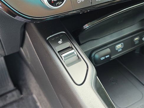 New 2025 Kia Telluride S image 29