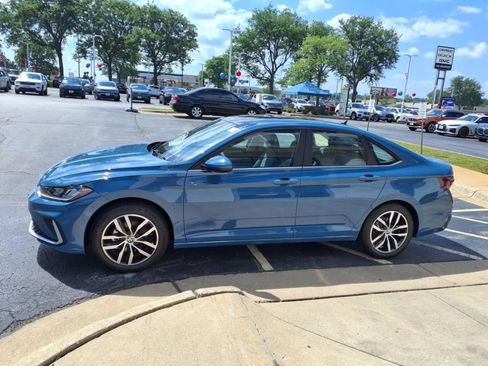 New 2025 Volkswagen Jetta SE image 4