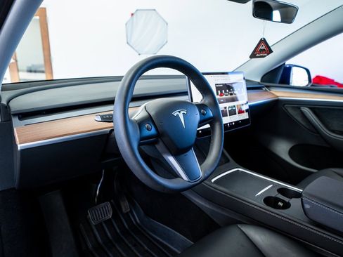 Used 2023 Tesla Model Y Long Range image 35