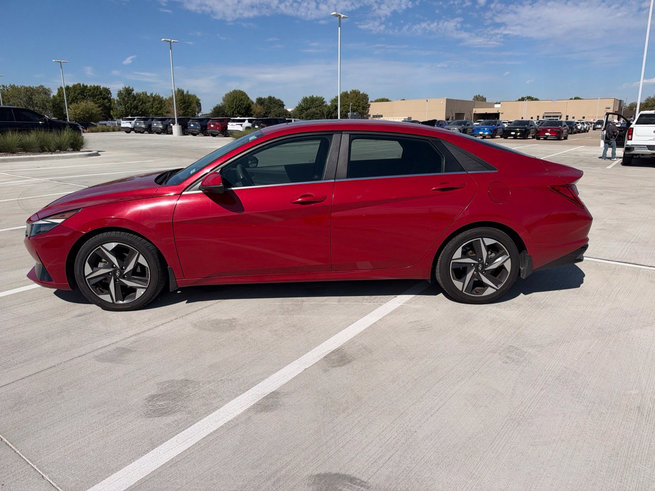 Used 2022 Hyundai Elantra SEL w/ Convenience + Premium Package FWD image 3