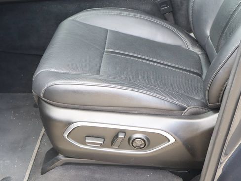 Used 2024 Jeep Wagoneer L Series II w/ Convenience Group I AWD/4WD image 16
