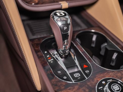 Used 2025 Bentley Bentayga Extended Wheelbase image 52