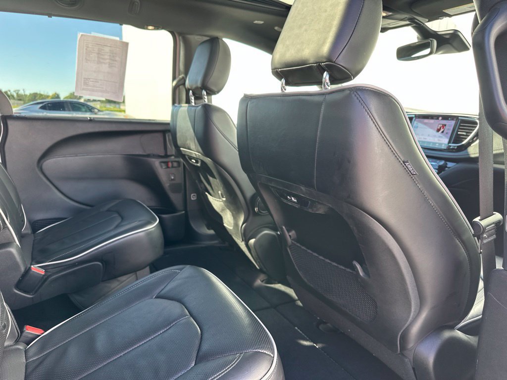 Used 2025 Chrysler Pacifica Limited FWD image 29