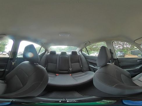 Used 2025 Nissan Altima 2.5 SV FWD image 41