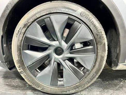 Used 2025 Tesla Model Y Long Range AWD/4WD image 27