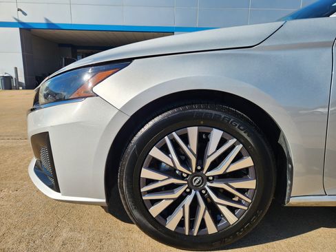 Used 2024 Nissan Altima 2.5 SV image 9