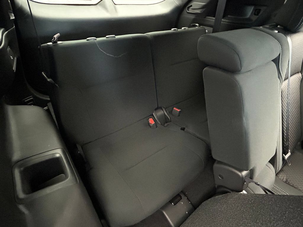 Used 2024 Mitsubishi Outlander ES FWD image 14