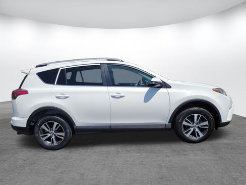 Used 2018 Toyota RAV4 XLE FWD image 2