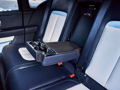 Used 2022 Rolls-Royce Cullinan w/ Cullinan Package image 57