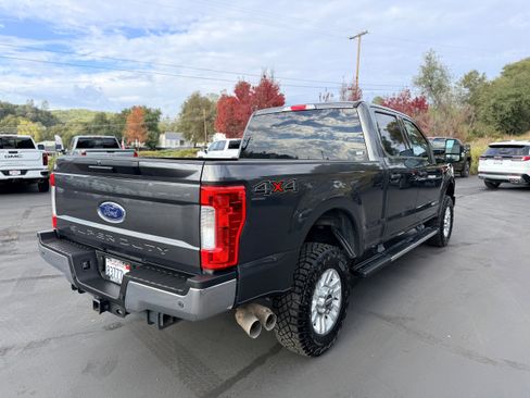 Used 2018 Ford F250 XLT w/ XLT Value Package image 6