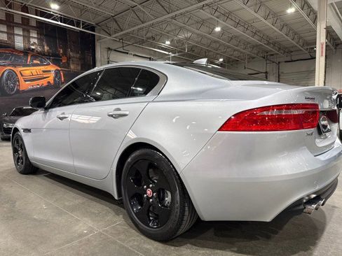 Used 2017 Jaguar XE Premium image 39