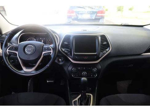 Used 2015 Jeep Cherokee Latitude w/ Comfort/Convenience Group FWD image 7