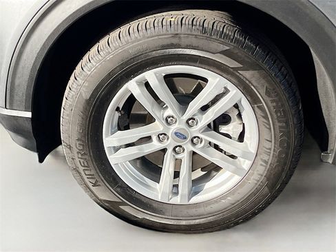 Used 2024 Ford Explorer XLT w/ Equipment Group 202A image 30