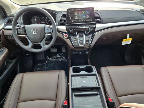 New 2026 Honda Odyssey Touring image 13