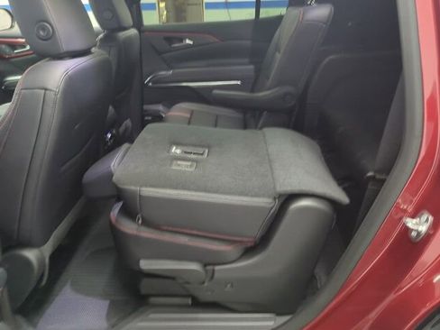 Used 2025 Chevrolet Traverse RS AWD/4WD image 27