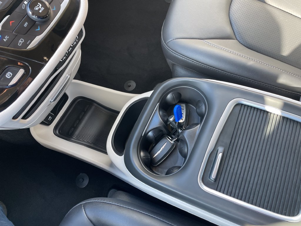 Used 2024 Chrysler Pacifica Touring-L AWD/4WD image 21