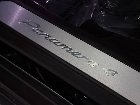 Used 2018 Porsche Panamera 4 AWD/4WD image 22