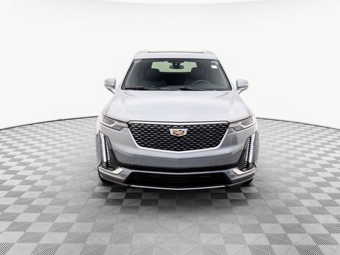 New 2025 Cadillac XT6 Luxury image 2
