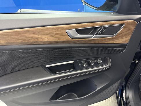 Certified 2025 Volkswagen Atlas SE image 10