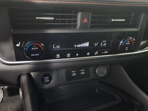 Used 2025 Nissan Rogue SV AWD/4WD image 29