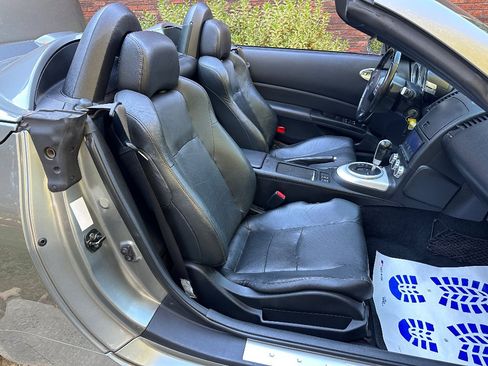 Used 2006 Nissan 350Z Grand Touring RWD image 43