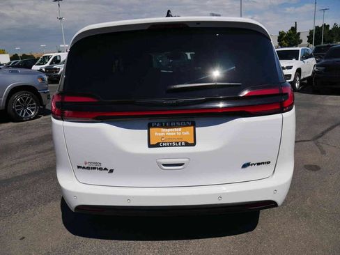 Certified 2024 Chrysler Pacifica Limited FWD image 21