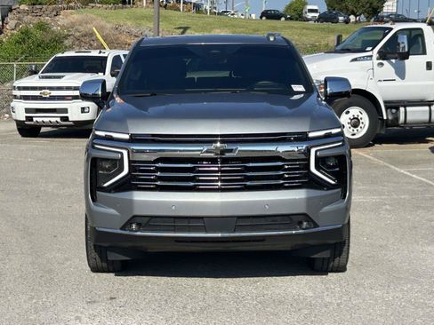 Used 2025 Chevrolet Tahoe Premier AWD/4WD image 2