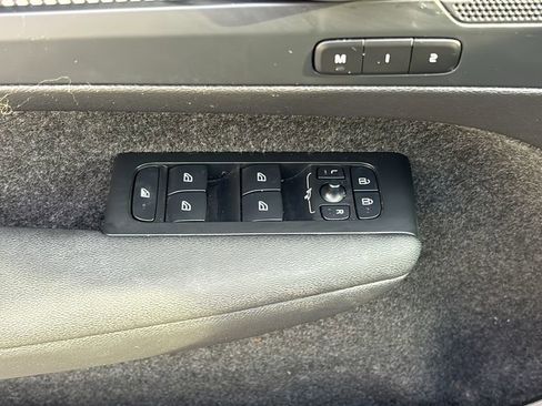 Certified 2025 Volvo XC40 B5 Plus AWD/4WD image 12