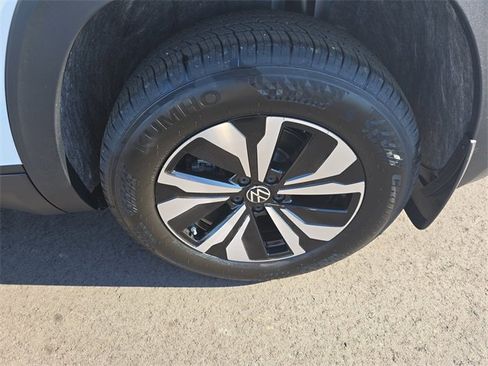 New 2026 Volkswagen Atlas Cross Sport SE image 22