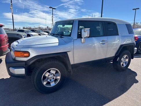 Used 2008 Toyota FJ Cruiser 4WD image 2