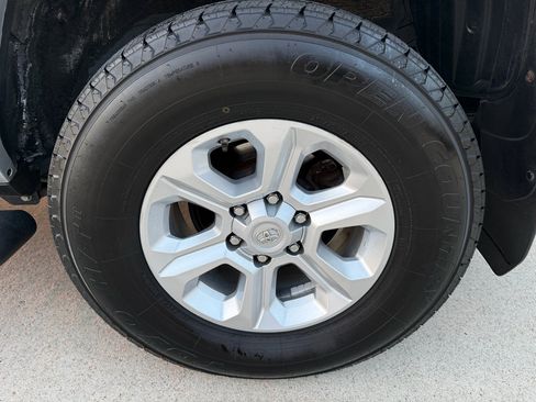 Used 2018 Toyota 4Runner SR5 image 7