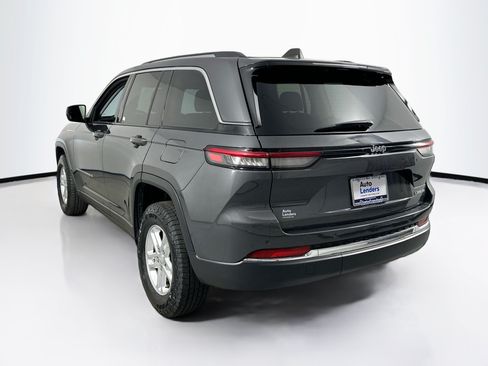 Used 2023 Jeep Grand Cherokee Laredo RWD image 7