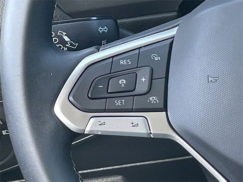 Used 2022 Volkswagen Tiguan SE image 13