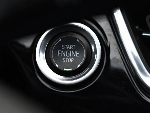 Used 2025 Chevrolet Trax RS w/ Sunroof Package image 17