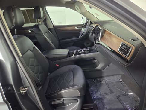 Used 2024 Volkswagen Atlas SE FWD image 32