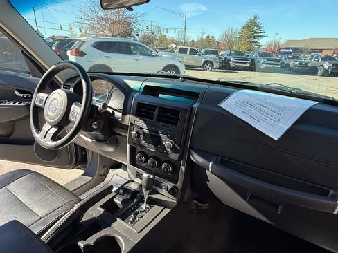 Used 2011 Jeep Liberty Sport image 13