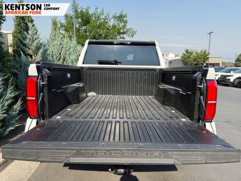 Used 2025 Toyota Tacoma SR5 AWD/4WD image 30
