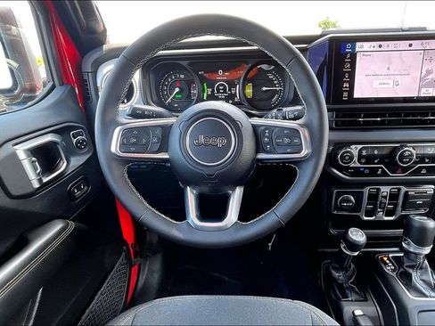 Used 2025 Jeep Wrangler Unlimited Sahara AWD/4WD image 10