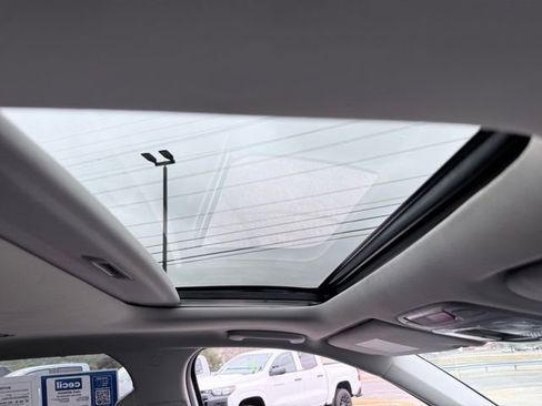 Used 2024 Kia Telluride SX w/ Towing Package image 11