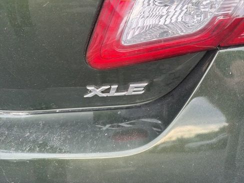 Used 2011 Toyota Camry XLE FWD image 12