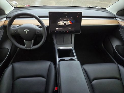Used 2023 Tesla Model 3 Standard Range image 14