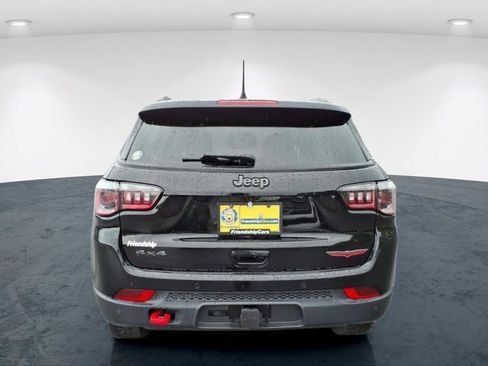 Used 2025 Jeep Compass Trailhawk w/ Trailer Tow Group AWD/4WD image 10