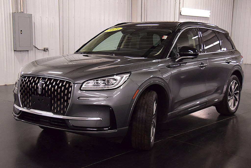Used 2025 Lincoln Corsair Grand Touring w/ Equipment Group 301A AWD/4WD image 3
