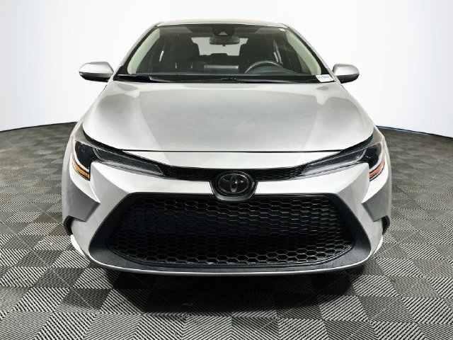 Used 2022 Toyota Corolla LE FWD image 3