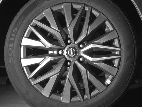 Used 2025 Nissan Altima 2.5 SV FWD image 15