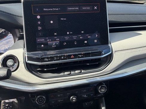 Used 2024 Jeep Compass Limited image 22