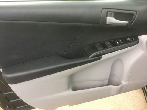 Used 2012 Toyota Camry LE image 7