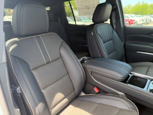 New 2026 Chevrolet Traverse High Country w/ LPO, Floor Liner Package FWD image 12