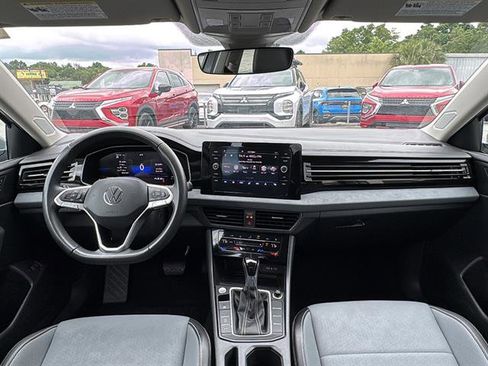 Certified 2025 Volkswagen Jetta SE FWD image 18